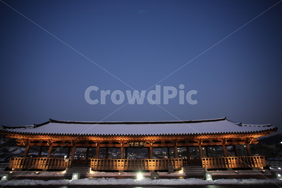 전주,한옥,전통건물,청연루,남천교,한옥마을,겨울,계절,winter,season,야경,밤,풍경,nightscape,night,landscape,한국전통,한국문화,korean traditional,korean culture,건축물,건물외관,exterior,building,structure,architecture,construction,건물,pagoda,탑,shrine,신사,worship,예배
