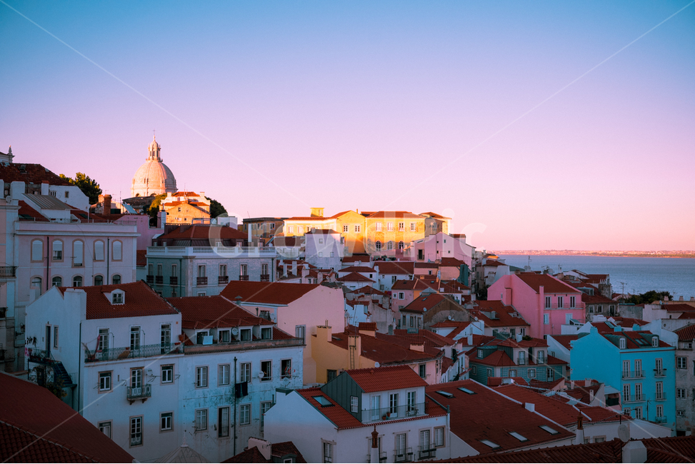 노을,도시,해질녘,매직아워,석양,저녁놀,저녁노을,리스본,lisbon,세계사진,주택가,sunset,magichour,포르투갈,portugal,도시,풍경,city,landscape,해외,외국,세계,foreign,oversea,world,세계도시풍경,해외도시풍경,외국도시풍경,world cityscape,색깔,색상,색채,색감,color sense,color sensitivity,feeling of color,roof,지붕,building,건물,dome,둥근 천장,architecture,건축물
