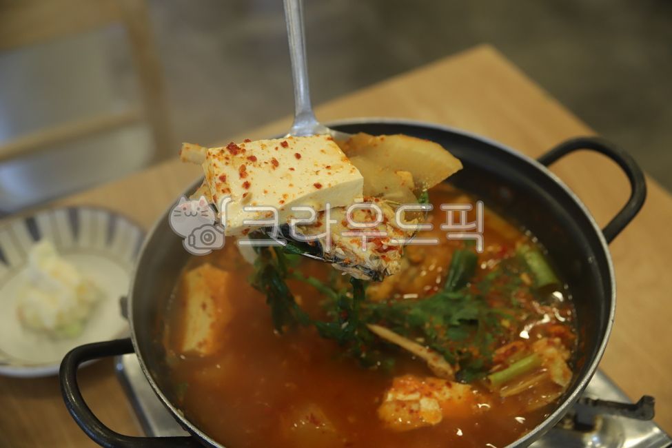 fish dishes,spicy stew,hot soup dish,Raw fish restaurant spicy soup,cooking,raw fish restaurant,food