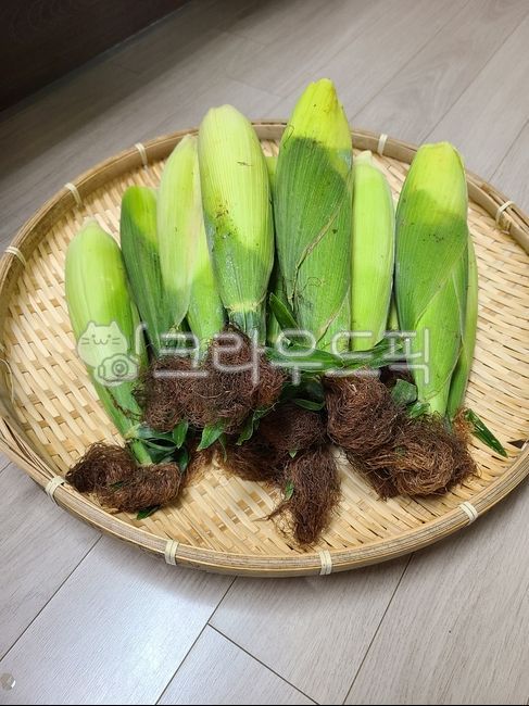 corner,waxy corn,corn husk,Agricultural products,corn stubble