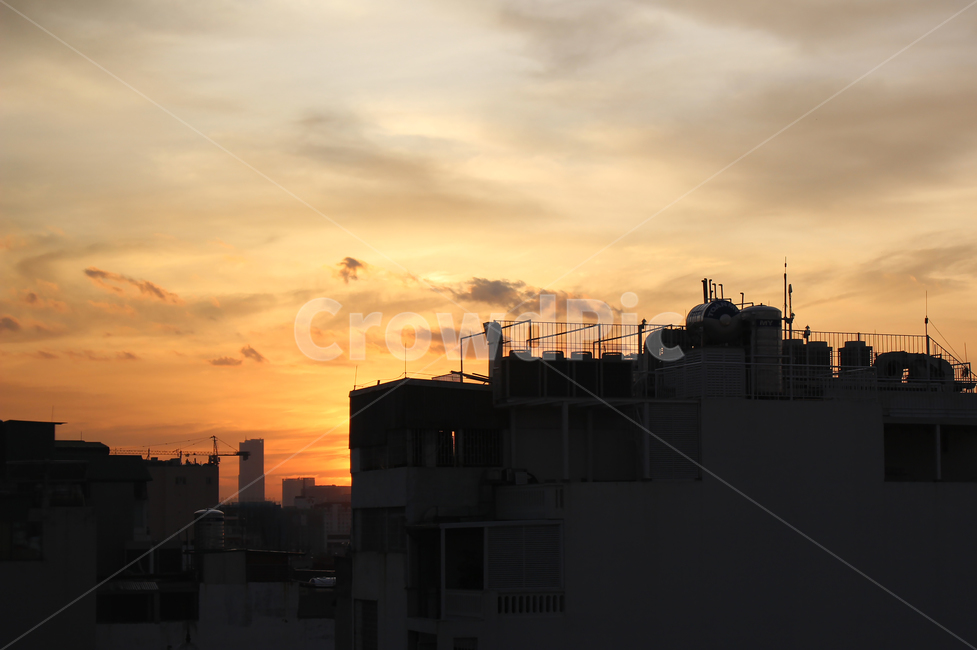 하늘,건물,도심,풍경,배경,석양,노을,구름,역광,실루엣,그림자,silhouette,shadow,건축물,건물외관,exterior,building,structure,architecture,construction