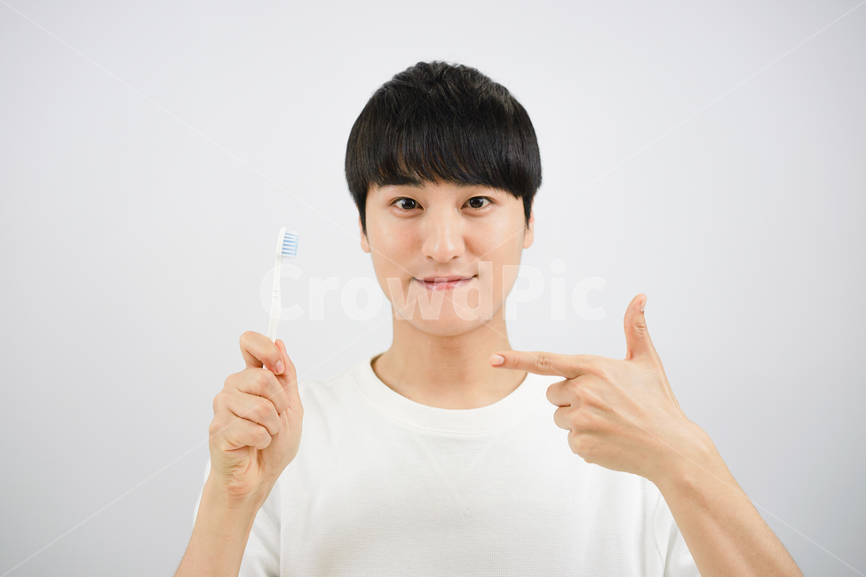 남자,뷰티,양치,양치질,칫솔,남성,그루밍족,사람,인물,인간,human,person,남성,남자,man,male