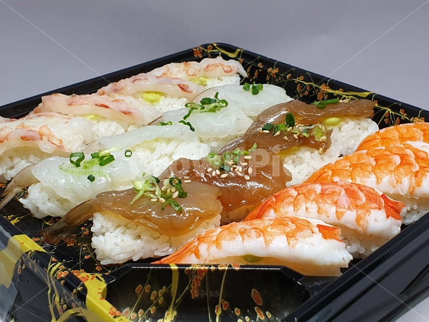 초밥,새우,새우초밥,스시,sushi,일식,일본요리,일본음식,해물,수산물,shrimpsushi,식사,간편식사,사물,오브젝트,object,seafood,food,음식,시푸드,씨푸드,먹는거,먹는것,음식,식재료,요리,food,cook,meal,dishes,food reserves,일식,일본음식,일본요리,Japanese food,Japanese dishes,Japanese meal,Japanese cook