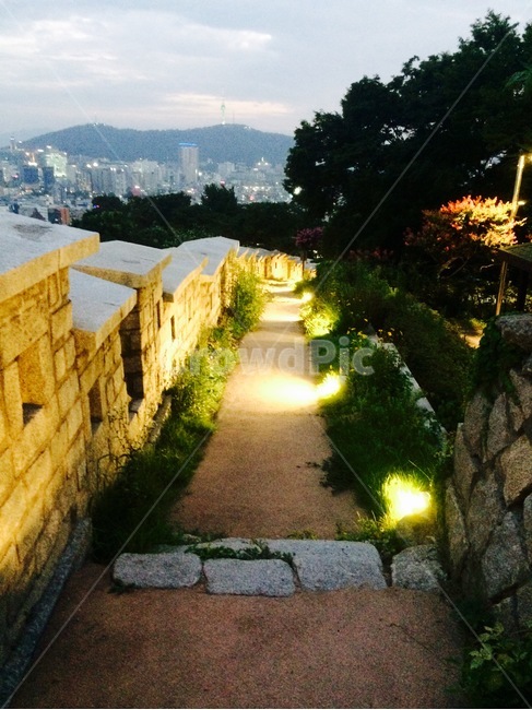 서울성곽길,서울,성곽갈,성곽길풍경,seoul,야경,밤,풍경,nightscape,night,landscape,도시,city,한국도시풍경,한국도시경관,korea cityscape,flagstone,판석,walkway,보도,path,통로