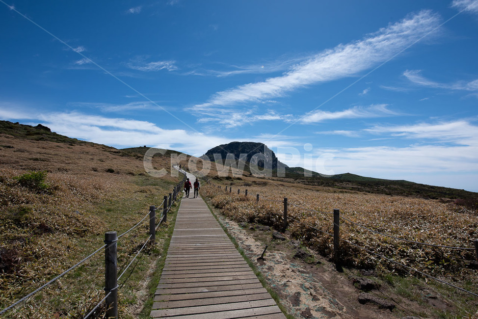 제주도,영실코스,한라산,한라산남벽,나무데크길,제주도,jeju,jeju island,boardwalk,산책로,bridge,다리,building,건물,human,인간,person,사람