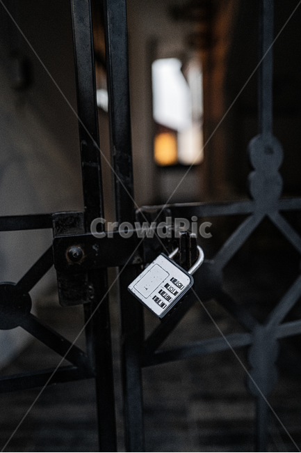 철문,자물쇠,비밀번호,잠김,lock,gate,사물,물건,오브젝트,thing,object,matter