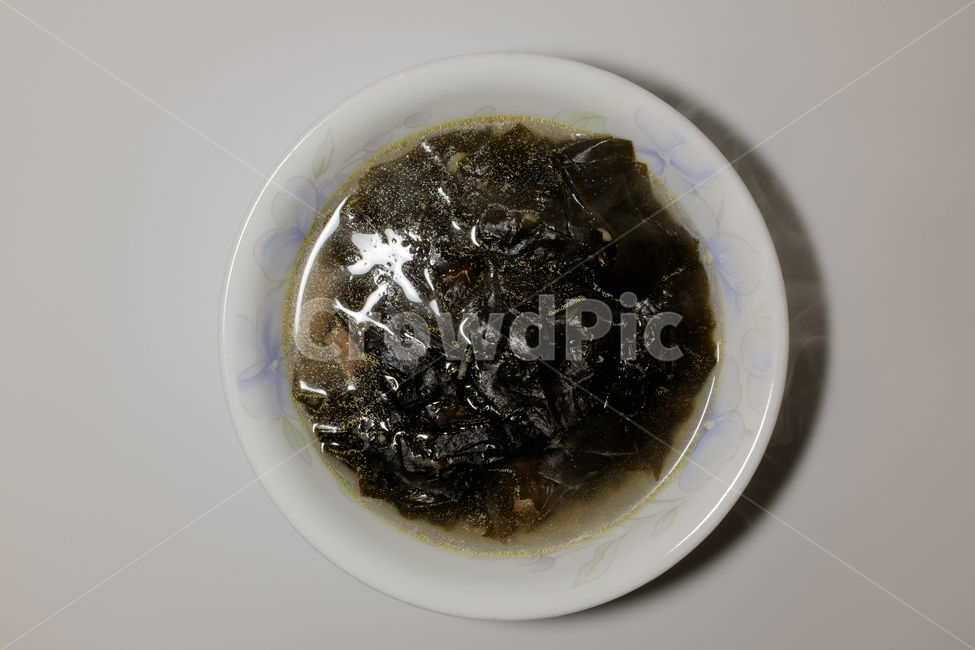 미역국,미역,국,수프,해초,해조류,음식,반찬,요리,건강한,소고기,그릇,식사,아침식사,점심식사,저녁식사,식품,한국음식,소고기미역국,해산물