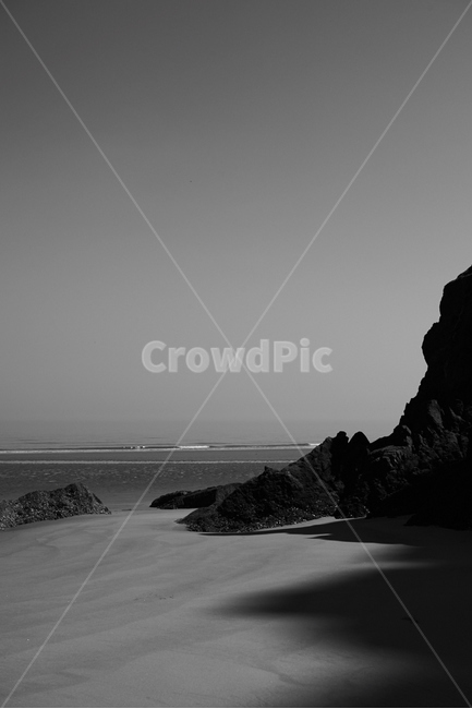 바닷가,바위,흑백,그림자,bw,자연,풍경,nature,landscape,흑백,모노톤,monochrome,black and white,promontory,곶,outdoors,옥외