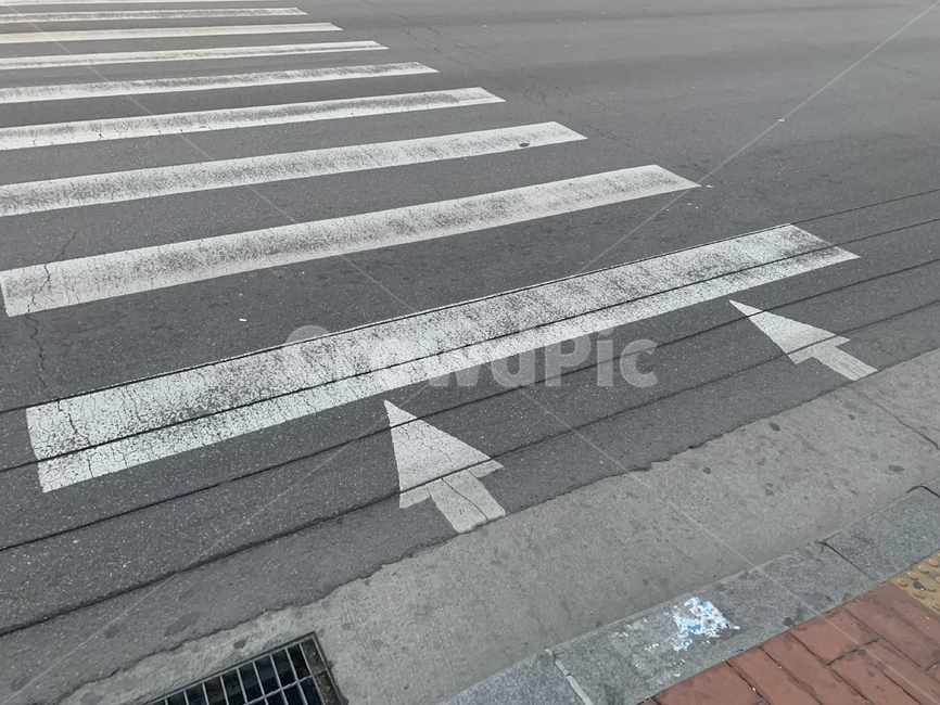 횡단보도,화살표,무단횡단,인도,우측통행,교통,교통수단,traffic,transportation