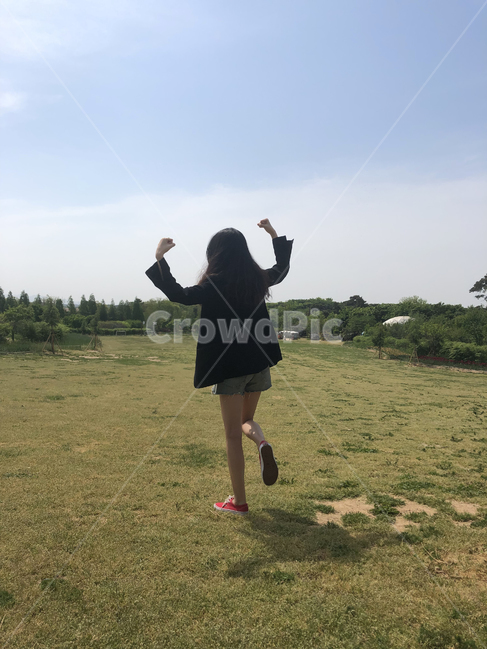 화이팅,뒷모습,여자,인물,하늘,풍경,nature,감성,사람,woman,female,여성,뒷태,감정표현,신남