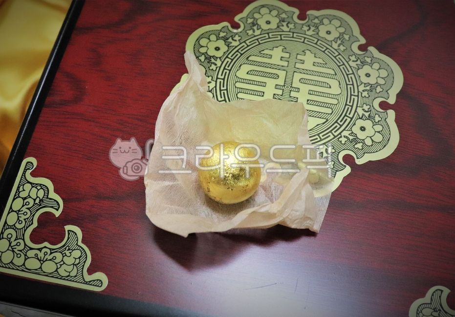 한약,보약,한방병원,한의원,공진단,건강,약,음식,금색