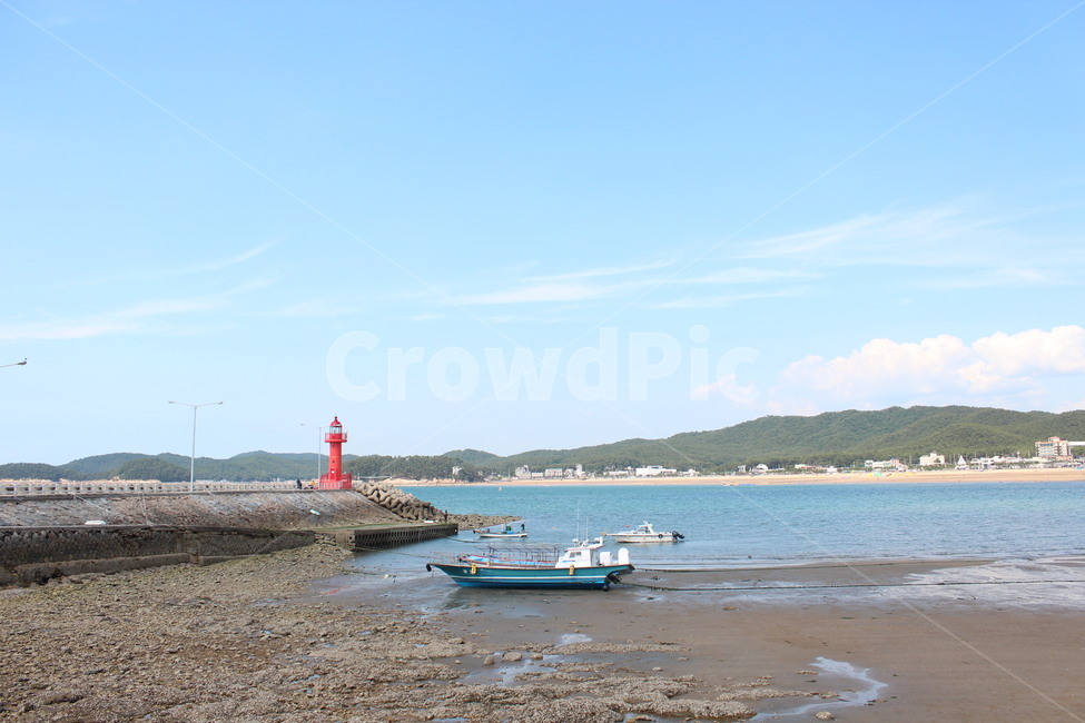 바다,구름,하늘,등대,어선,배,가을,boat,lighthouse,자연,풍경,nature,landscape