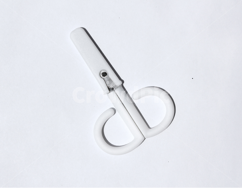 scissors,가위,도구,문구류,금속,문구,blade,clippers,closeup,cut,cutter,handle,metal,nobody,object,pair,sharp,silver,single,stainless,steel,tailor,tool,white,용품,물건,사물,흰색,화이트,하얀색,뚜껑,손잡이,사물,물건,오브젝트,thing,object,matter,누끼,remove background