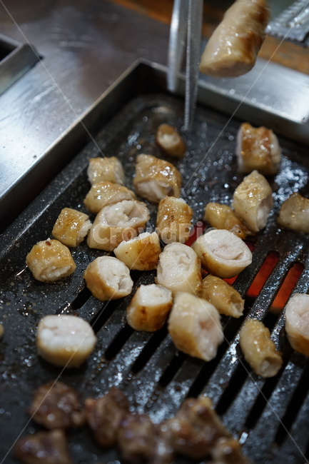 돼지막창,막창집,고기,육류,내장,막창,불판,고깃집,음식,식재료,요리,food,cook,meal,dishes,food reserves,육류,고기,meat,한식,한국음식,한국요리,korean food,korean dishes,korean meal,korean cook