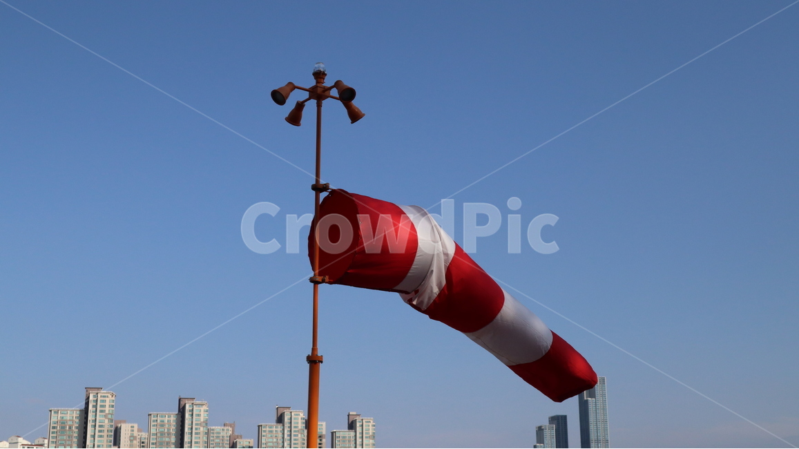 풍항계,바람,깃발,flag,상징,symbol,낮,빨강,하양,흰색,풍속,풍향,날씨