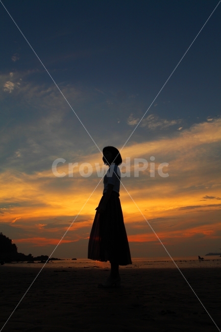 인물,노을역광,실루엣,옆모습,사람,분위기,감성,photo,photgraphy,snap,snapshot,바다,밤바다,저녁,노을,바다노을,역광,옆태,을왕리,단발,노을빛,빛,햇빛,저물다,따듯함,여름노을,해변,바다,beach,sea,사람,인물,인간,human,person,여성,여자,woman,female,lady,인물실루엣,사람실루엣,character silhouette,human silhouette,고독함,외로움,쓸쓸함,우울함,슬픔,lonely,solitary,연출,컨셉,콘셉,direction,concept,silhouette