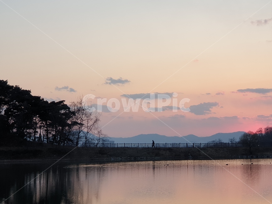 호수공원,노을,해질녘,구름,사람,자연,풍경,nature,landscape,water,물,outdoors,옥외