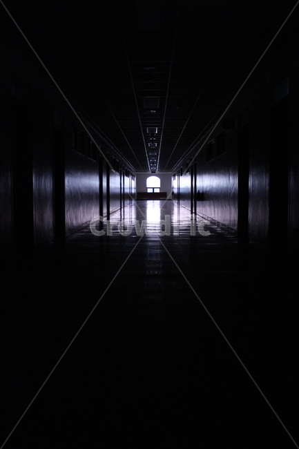 복도,빛,원근,십자가,색대비,공포,호러,무서운,무서움,horror,terror,fear