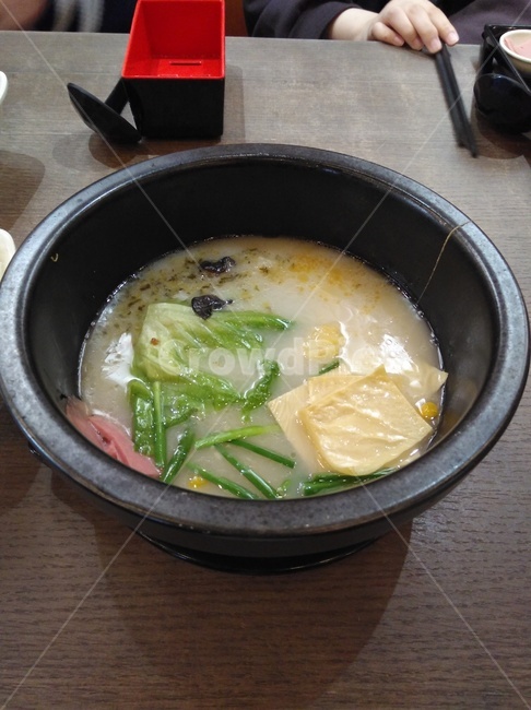 미시엔,미씨엔,중국음식,쌀국수,중국식,중국,요리,음식,탕,운남,전통음식,고명,채소,고기,야채,닭육수,뚝배기