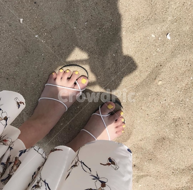 모래사장,바다,여자발,휴가,여름,여름휴가,모래,해변,바다,beach,sea,사람,인물,인간,human,person,신체일부,몸,body,여성,여자,woman,female,lady