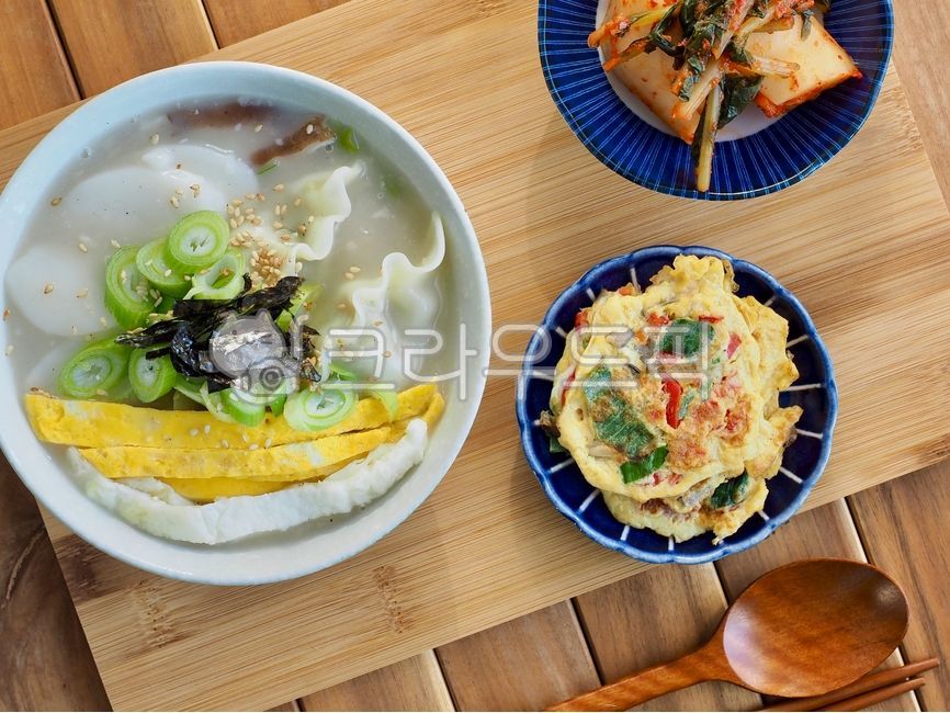 한식,한국전통음식,한국음식,떡국,떡만두국,만두국,식품,만두,한국문화,배경,음식문화,문화,아시아음식,설날,음식,식사,설날음식,명절,명절음식,koreanfood,koreanculture,food,background,foodculture,culture,asianfood,meal,웰빙,웰빙음식,wellbeing,wellbeingfood,음식,식재료,요리,food,cook,meal,dishes,food reserves