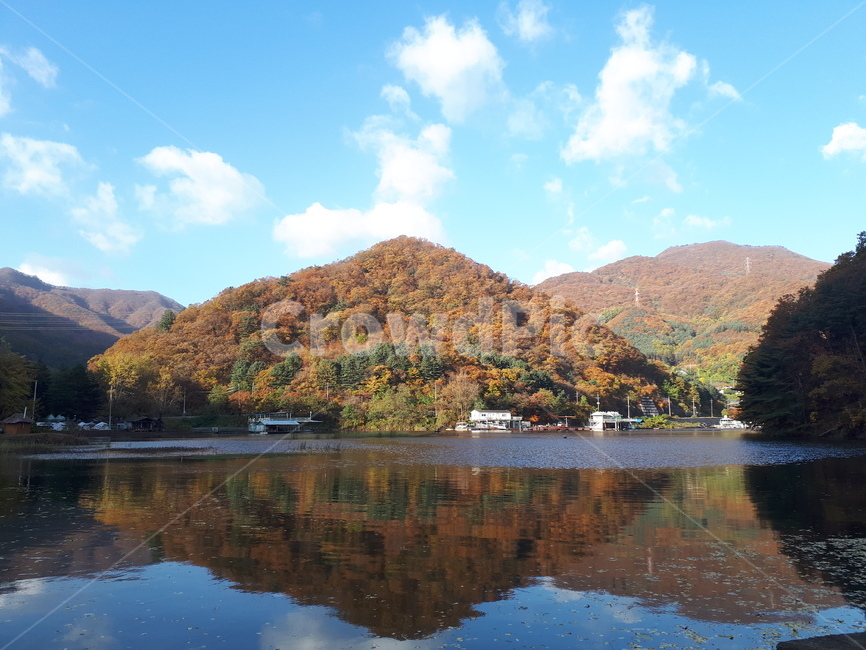 산,가평,구름,하늘,가을,파랑,빨강,노랑,가을,계절,fall,autumn,season,nature,자연,outdoors,옥외,water,물,lake,호수