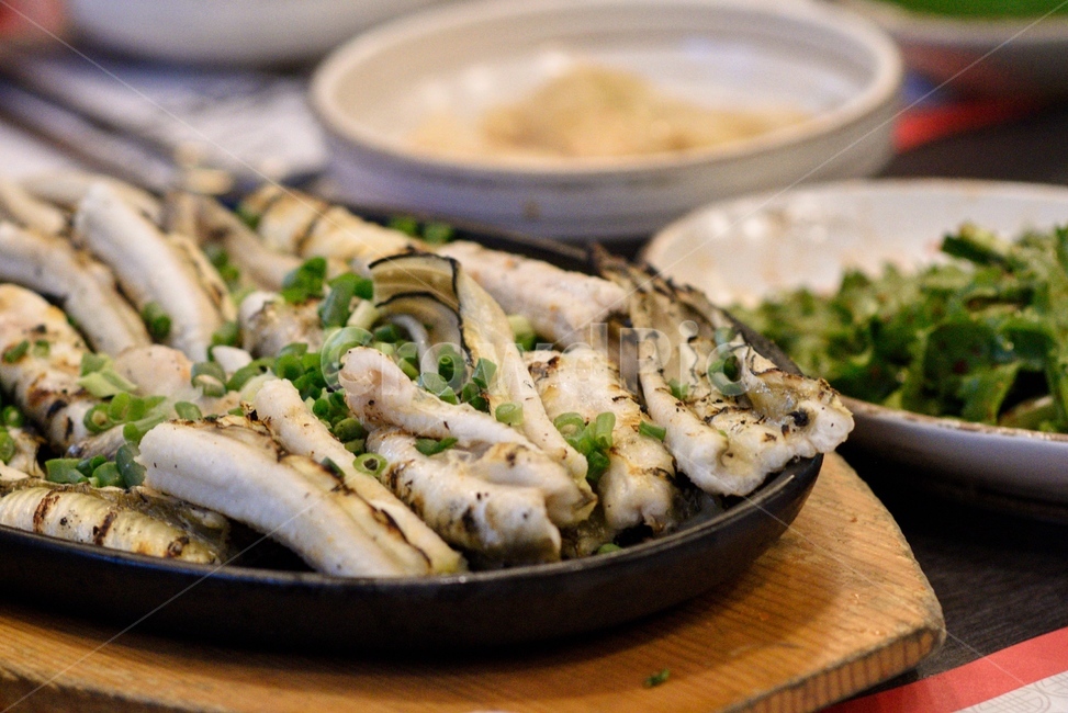 음식,장어,장어구이,소금구이,민물장어,음식,식재료,요리,food,cook,meal,dishes,food reserves,수산물,해산물,fishery products,seafood,한식,한국음식,한국요리,korean food,korean dishes,korean meal,korean cook