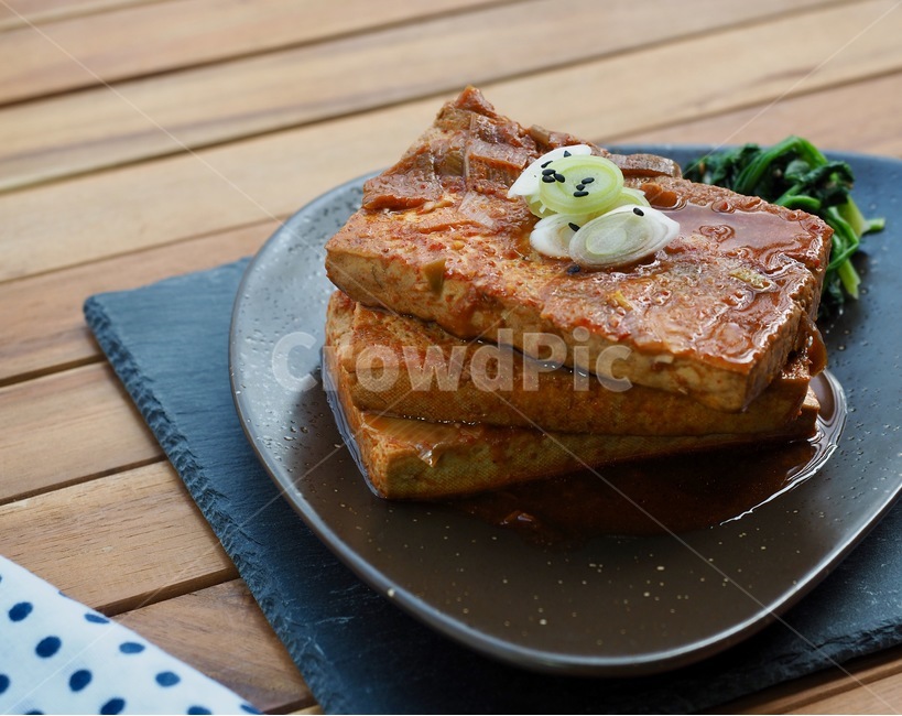 두부,두부요리,두부간장조림,파,한국음식,식품,한식,한국문화,음식,한국,배경,음식문화,웰빙,문화,아시아,아시아음식,접시,전통,tofu,tofusoysauce,wave,koreanfood,korean,koreanculture,food,korea,backgrounds,wellbeing,culture,asia,asianfood,dish,tradition,한국전통,koreantradition,음식,식재료,요리,food,cook,meal,dishes,food reserves,한식,한국음식,한국요리,korean food,korean dishes,korean meal,korean cook