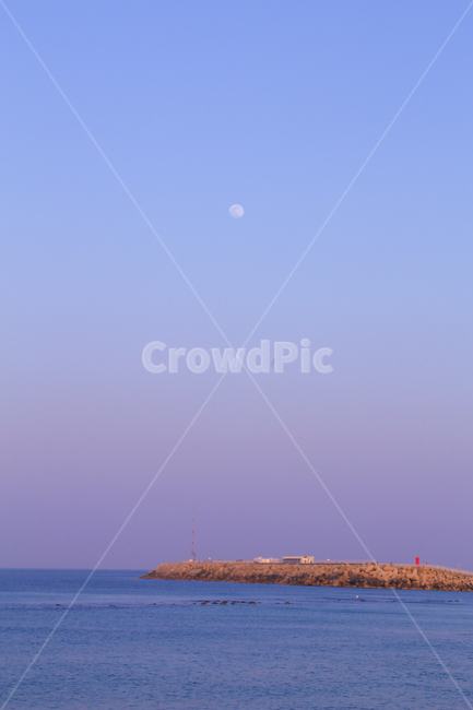 바다,해변,파도,자연,sea,ocean,wave,nature,방파제,풍경,landscape,하늘,sky,달,보름달,moon,fullmoon,해안선,shoreline,핑크,그라데이션,색감,자연,풍경,nature,landscape,land,땅,outdoors,옥외,water,물,대양