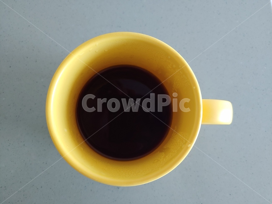 머그,머그잔,커피잔,커피,원두커피,노랑,갈색,블랙커피,mug,yellow,coffee,black