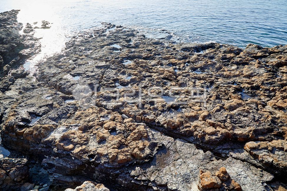 바위,바다,상족암,상족암군립공원,공란구조,층암단애,암반,기암,절벽,단층,실외,풍경,자연,고성군,경남,한국,군립공원,공원,관광지,남해,남해안,sea,sangjokam,sangjokamcountypark,gongranstructure,layeredrock,rock,giam,cliff,fault,outdoor,landscape,nature,goseonggun,gyeongnam,korea,militarypark,park,touristsite,namhae,southsea