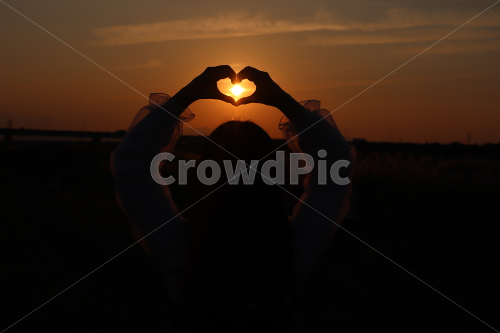 노을,감성,하트,하늘,sunset,뒷모습,대저,사람,인물,인간,human,person,여성,여자,woman,female,lady,감정표현,기분,feeling,emotion,인물실루엣,사람실루엣,character silhouette,human silhouette,flare,플레어,light,빛