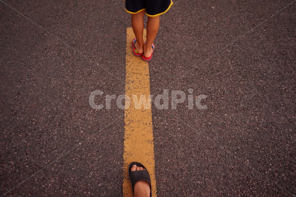 asphalt,아스팔트,사람,person,human,인간,road,도로,걷기,walk