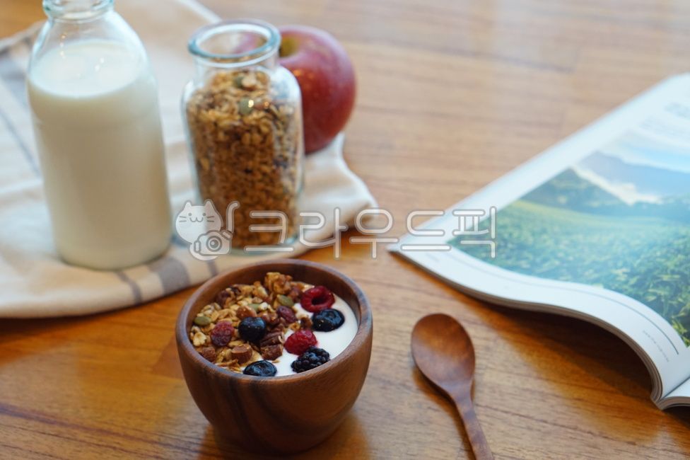 카페,오트밀,그래놀라,요거트,씨리얼,아침식사,간편식,다이어트,유지어터,건강,슈퍼푸드,귀리