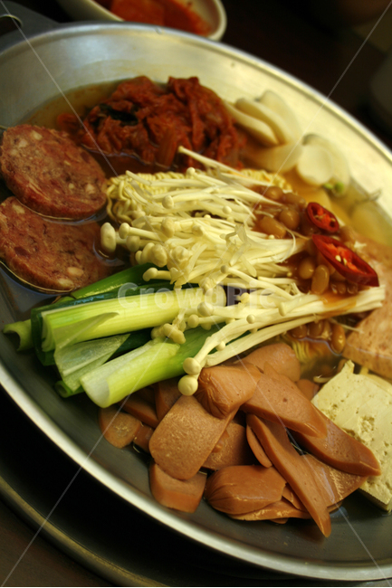 음식,찌개,부대찌개,한국,얼큰,소세지,햄,버섯,파,음식,식재료,요리,food,cook,meal,dishes,food reserves,한식,한국음식,한국요리,korean food,korean dishes,korean meal,korean cook