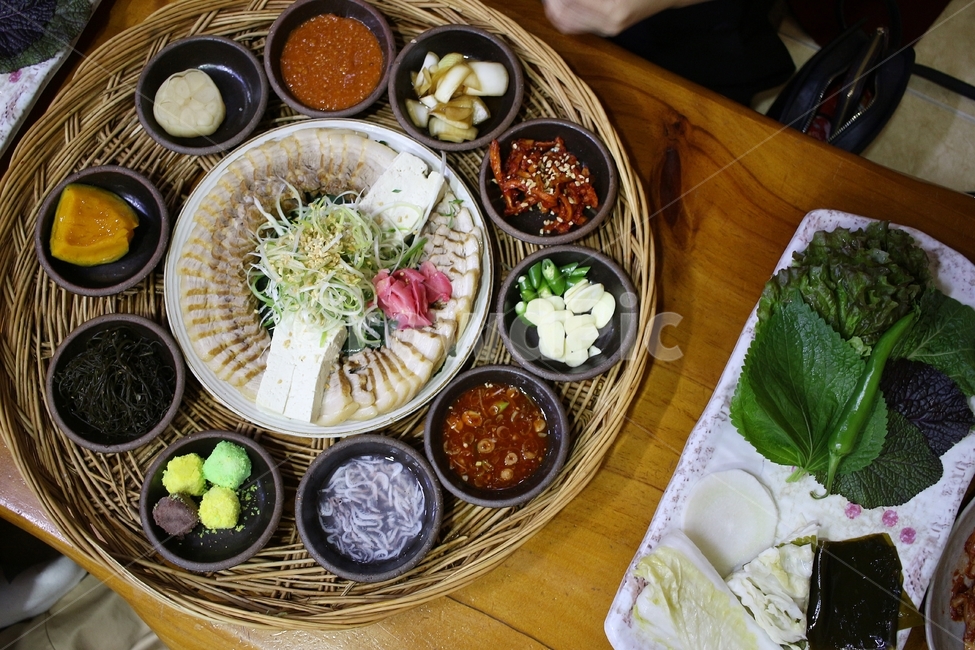 보쌈,한식,젓갈,쌈장,한국음식,수육,파채,koreanfood,음식,식재료,요리,food,cook,meal,dishes,food reserves,육류,고기,meat,한식,한국음식,한국요리,korean food,korean dishes,korean meal,korean cook
