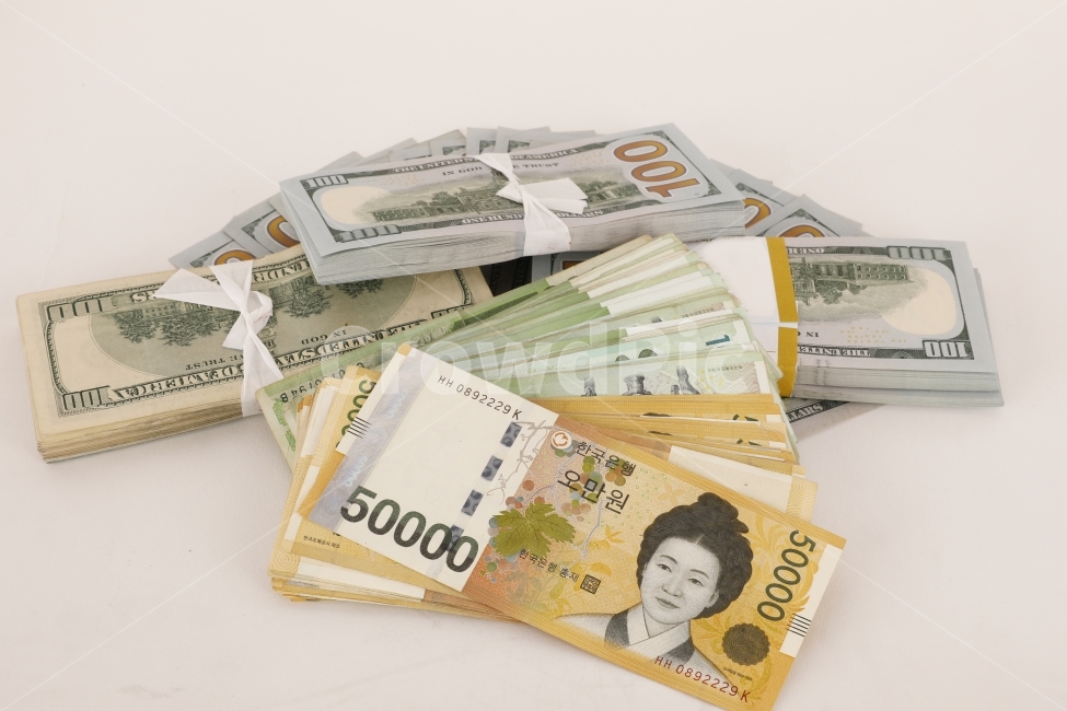 돈뭉치,돈다발,지페,경제,부자,금융,돈,finance,banking,money,연출,컨셉,콘셉,direction,concept,누끼,remove background
