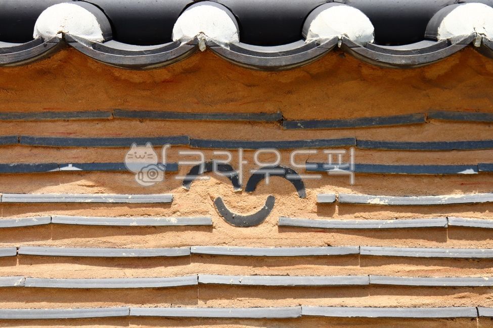 red clay wall,face,mud wall,tile,ocher,wall,roof tile,smile