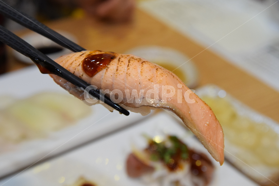 스시,초밥,일식,일본음식,일본요리,연어초밥,연어,일본식,식사,요리,음식,food,dish,meal,sushi,vinegaredfishandrice,fishandrice,음식,식재료,요리,food,cook,meal,dishes,food reserves