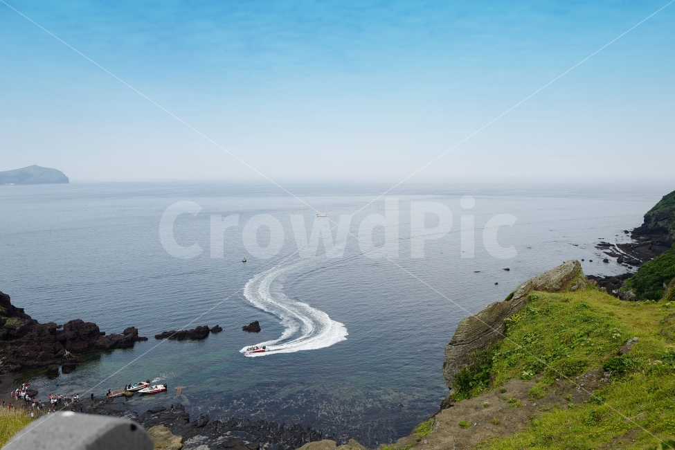 제주도바다,제주도,바다,유람선,성산일출봉,여행,힐링,자연,풍경,nature,landscape,한국자연풍경,한국자연경관,korea nature landscape,제주도,jeju,jeju island,스포츠,레저,운동,sports,leisure,exercise,교통,교통수단,traffic,transportation,outdoors,옥외