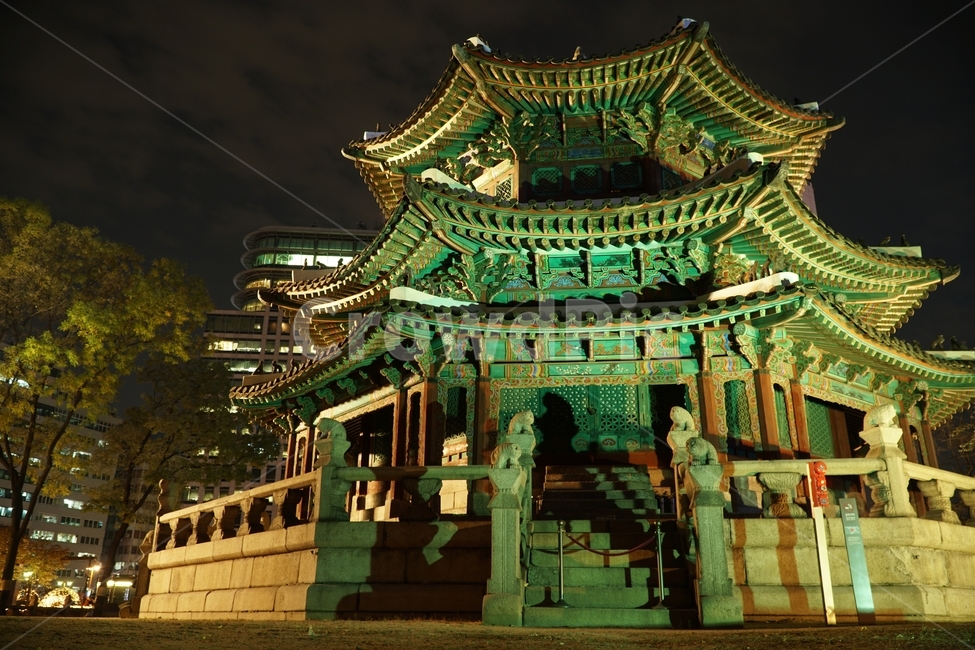 환구단,환단,원구단,야경,문화재,전통,대한제국,조선,문화,전통문화,한국,korea,서울,seoul,한옥,건물,빌딩,building,건축물,건축,culturalassets,culturaltreasure,황궁우,천단,신단,제단,해태,역사,히스토리,history,야경,밤,풍경,nightscape,night,landscape,한국전통,한국문화,korean traditional,korean culture,랜드마크,landmark,tourist attraction,한국랜드마크,한국관광지,한국명소,korea landmark,korea tourist attraction,건축물,건물외관,exterior,building,structure,architecture,construction,pagoda,탑,shrine,신사,worship,예배