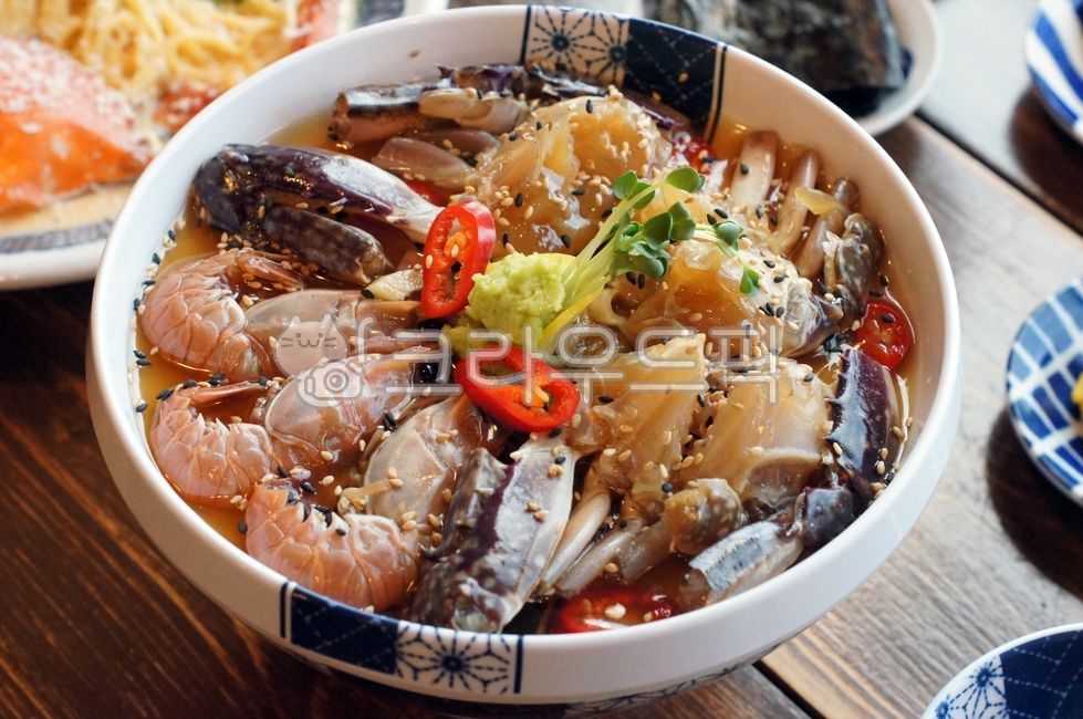 간장게장,해물장,게장,ganjanggejang,rawseafoodmarinatedinsoysauce,rawcrabmarinatedinsoysauce,rawcrab,seafood,해물,그릇,meal,식사,dish,bowl,kfood,foodpresentation,한국요리,한국음식,음식,food,요리,플레이팅,foodpresentation,plating
