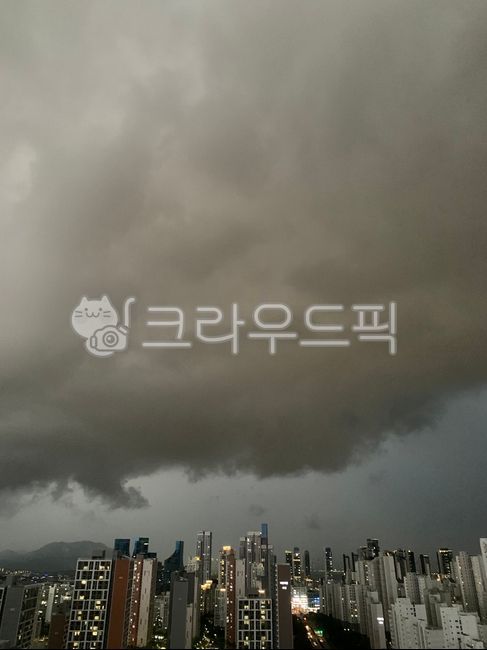 먹구름,구름낀하늘,nature,자연,하늘