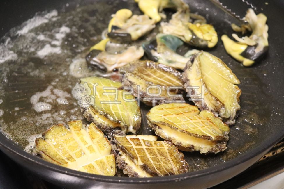 전복,전복구이,전복버터구이,전복조리,전복요리,전복손질,전복찜요리,전복레시피,전복손질법,전복활전복,해산물,수산물,전복맛집,건강식,여름보양식,전복영양식,고급음식,보양식,전복밥,전복요리법,집밥,웰빙음식,영양식,보양음식,abalone,steamedabalone,boiledabalone,abalonerecipe,abalonecooking,koreanseafood,healthyfood,summerdish,abalonemeal,abalonecuisine