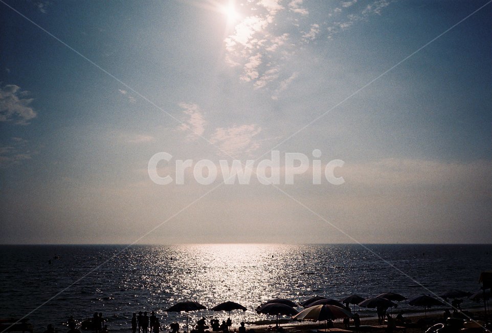 바다,sea,자연,풍경,nature,outdoors,옥외,landscape,필름,필름사진,film,석양,노을,해질녘,sunset,지평선,수평선,빛,light,파라솔,해변,beach,물,water,자연,풍경,nature,landscape