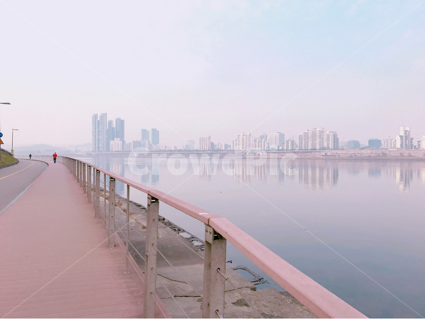 다리,하늘,강,한강,하늘색,도시,풍경,city,landscape,한국도시풍경,한국도시경관,korea cityscape,handrail,난간,banister,railing