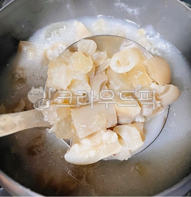 도가지수육,도가니스지,스지,소스지,수육,도가니,소힘줄,도가니탕,탕,사골,음식,요리,식사,식재료,국자,food,dish,cook,meal