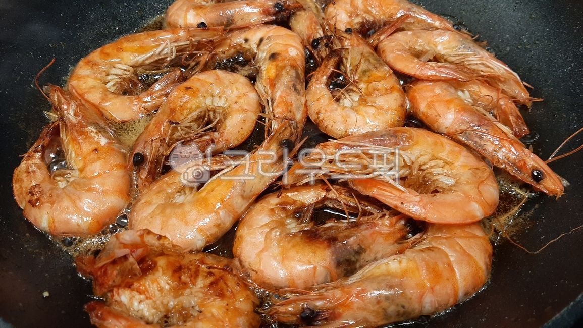 새우,새우구이,생새우,팬,새우튀기기,해산물,신선식품,음식,요리,간편한요리,간단음식,식재료