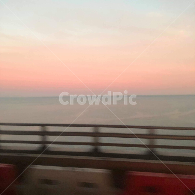 노을,붉은,하늘,다리,바다,흔들린