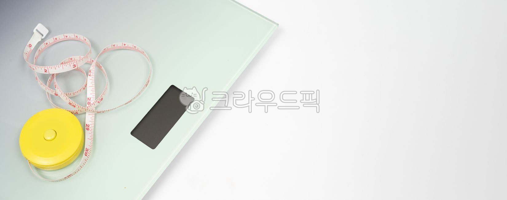 electronic scale,concept,weight,scale,health,white background,the scale,measurement,healthcare,fitness,copy space,diet,tape measure,overweight,obesity